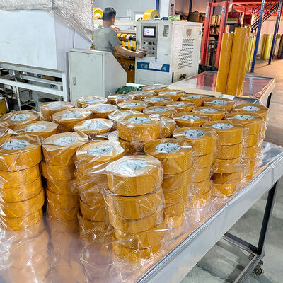 Harga yang bagus Lakban Pengemas Kuning Kekuningan Ketebalan 50μ 55mm X 150y Untuk Penyegelan Kardus on line